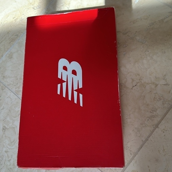 NEW BALANCE NEW sneakers size 9-1/2 - Picture 8 of 9